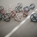 Labdarágóka és csillag toronyépítő